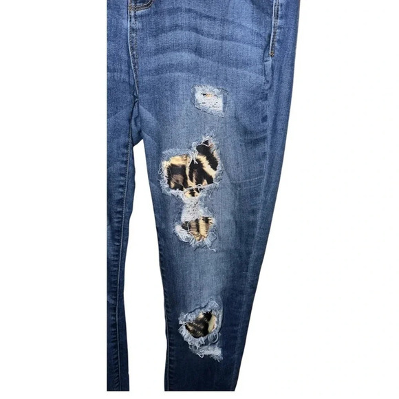 Judy Blue Medium Wash Animal Print Skinny Fit Jeans 7/28 - Picture 5 of 7